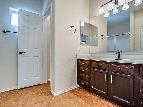 4th image of 939 W Torrey Pines Blvd