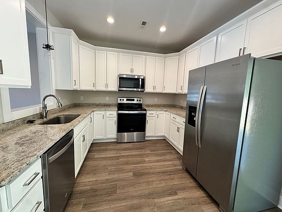 3rd image of 126 Sunburst Villa Dr