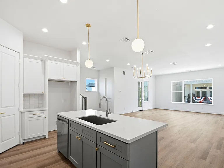 7709 Earl Rudder Way — Photo 28