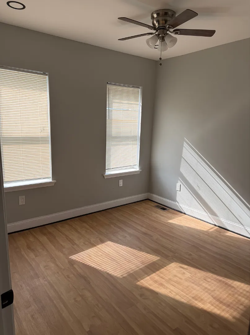 3506 Lucille Ave $800 Available (Private Bath) — Photo 2