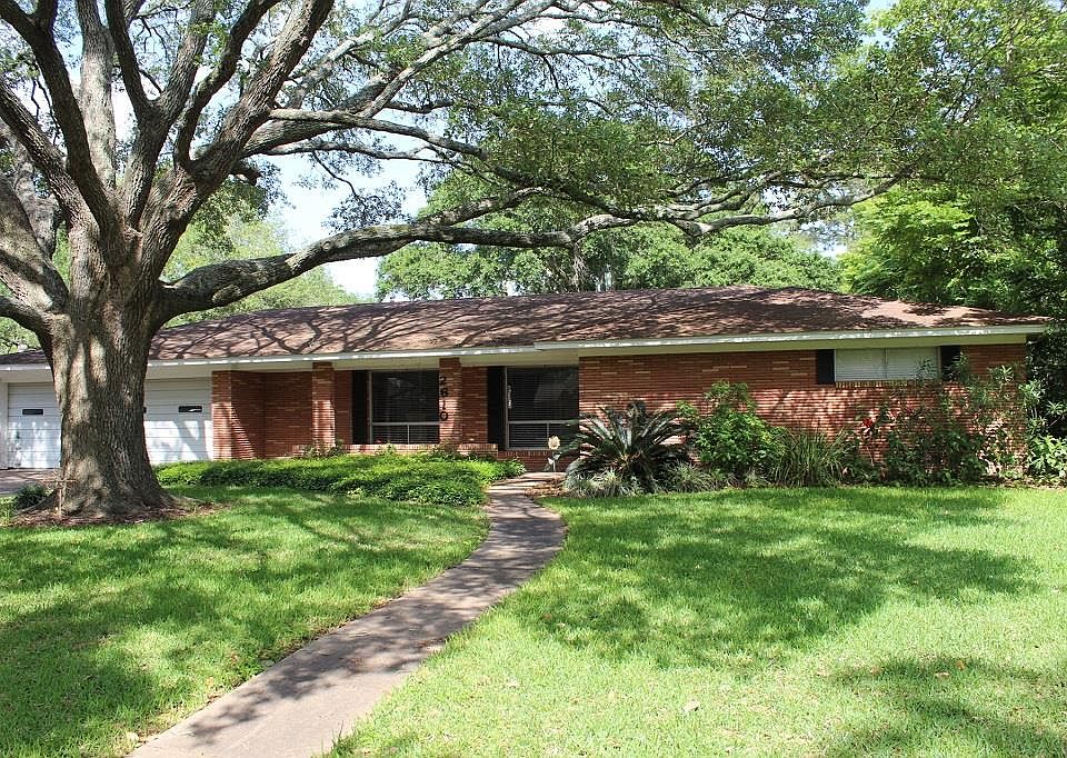 1st image of 2610 Myatt Ln