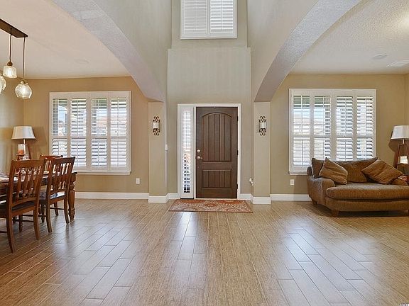 2nd image of 14887 Fells Ln