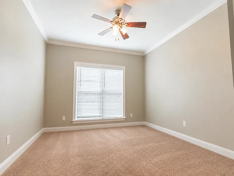 129 Belmont Dr — Photo 13