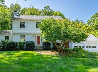 4 Meadowbrook Rd, Dover, MA 02030