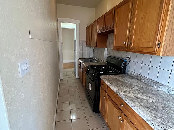 3rd image of 1418 E Hyde Park Blvd APT 204