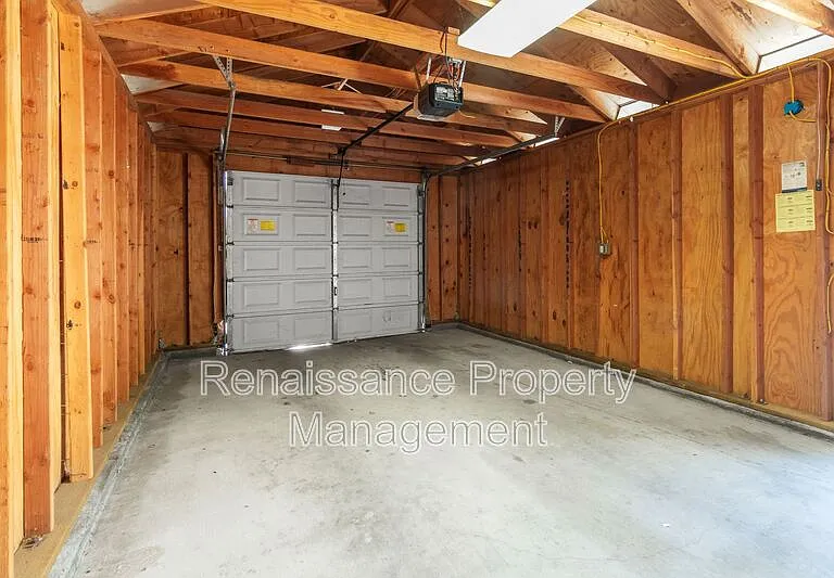 400 E Ellis St — Photo 26