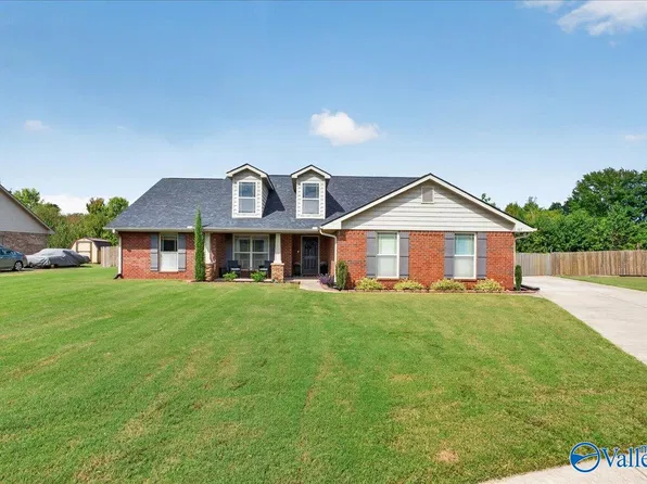 107 Cedar Court Ln, Huntsville, AL 35811