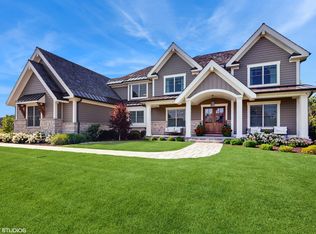 305 Briarwood Ln, Lincolnshire, IL