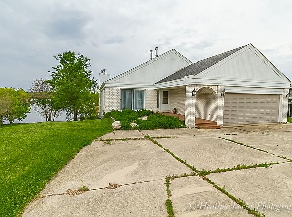 2nd image of 1510 Holiday Dr