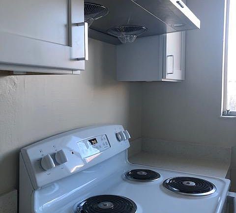 5th image of 2574 West Ave