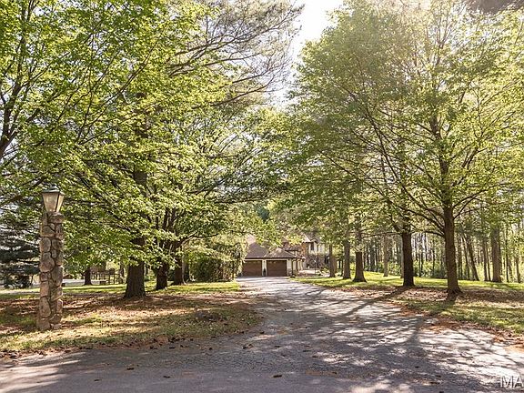 5th image of 10 Phillips Ln