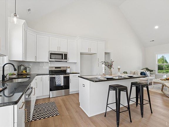 3rd image of 1442 Hickory Cove Ln