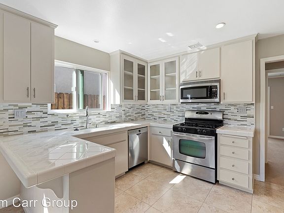 3rd image of 371 Woodland Pl