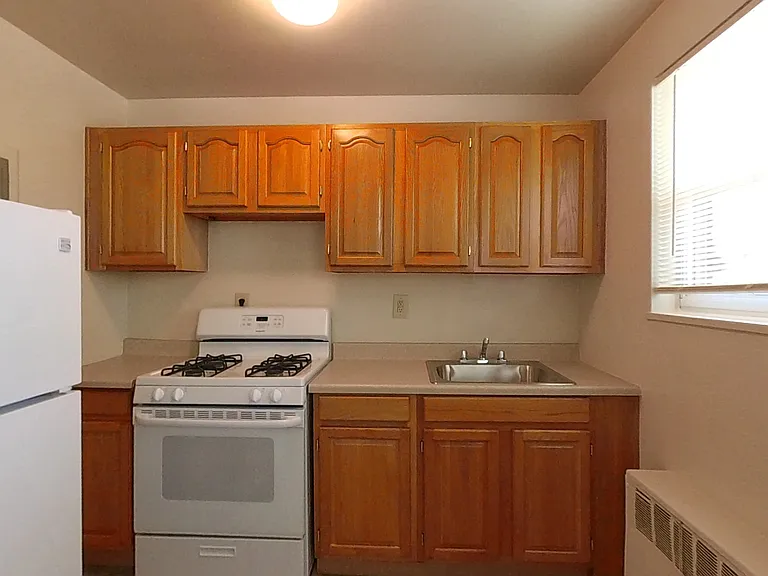 Roland Park — Photo 9