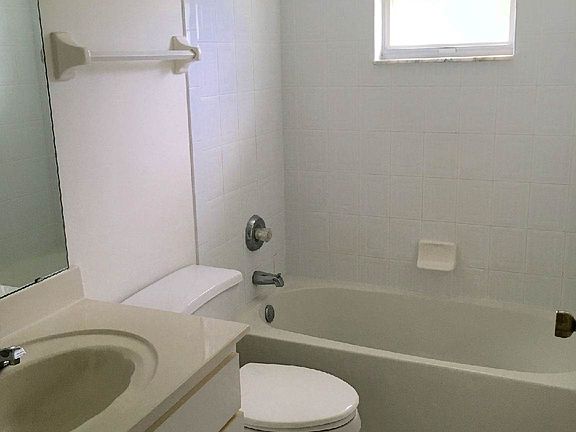 3rd image of 4 Prince Manfred Pl