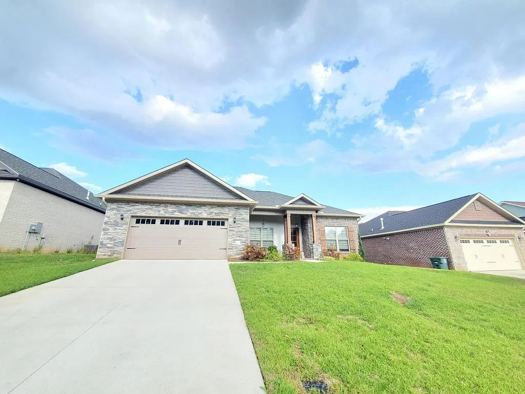 207 Savannah Drive — Photo 2
