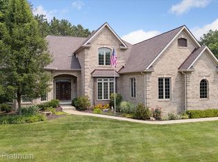 9071 Thornapple Dr, Pinckney, MI 48169