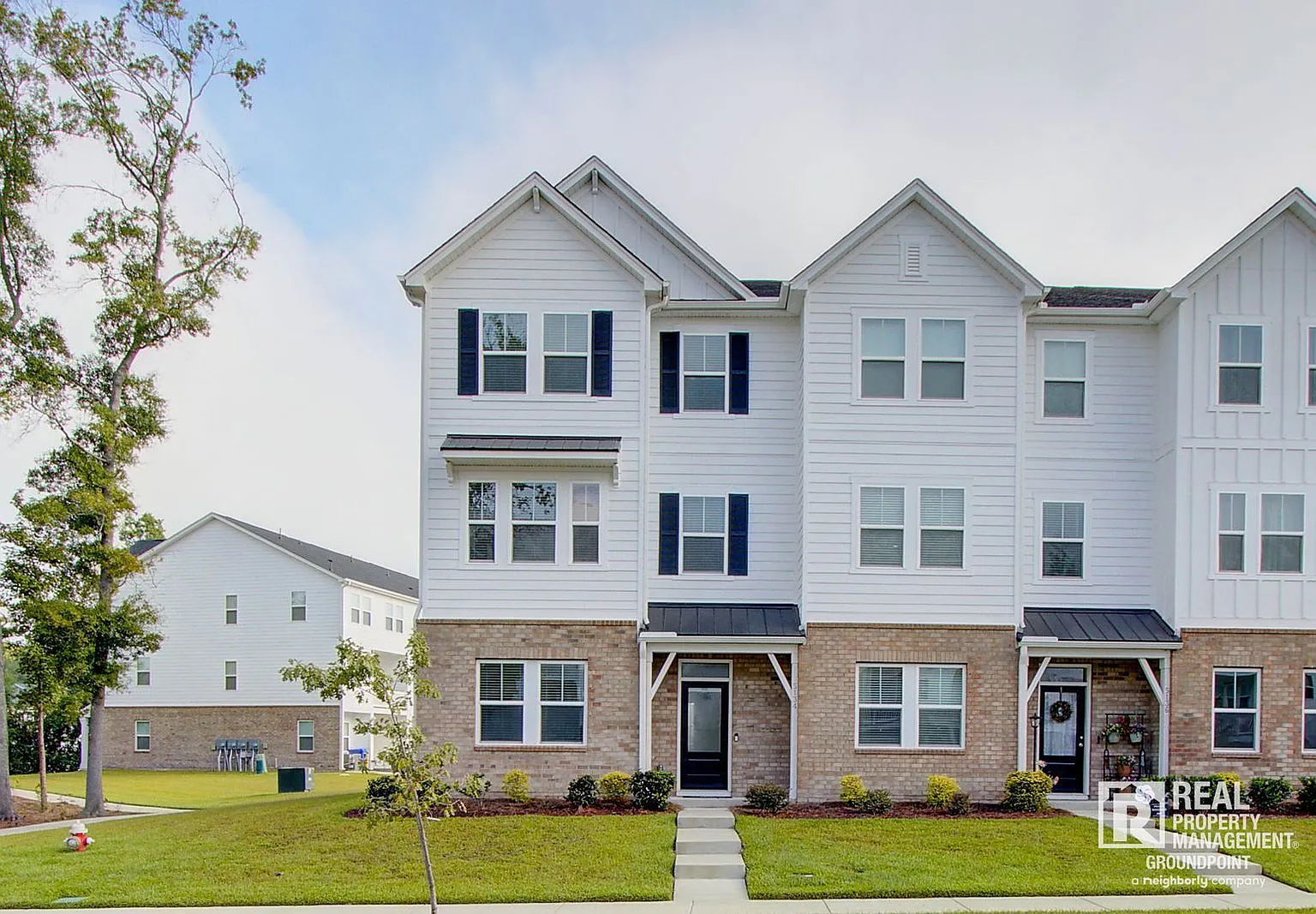 3 bed, 3.0 bath, 2498 sqft, $2,600 — Photo 1