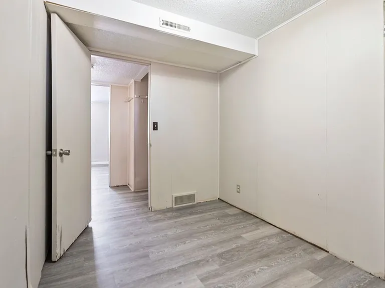 2314 Walnut St — Photo 12