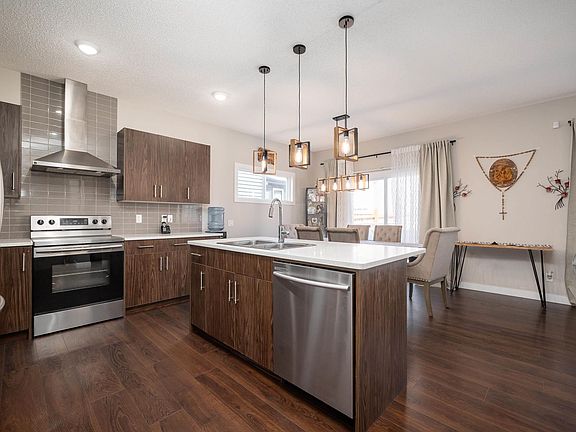 4th image of 3222 Chernowski Way SW