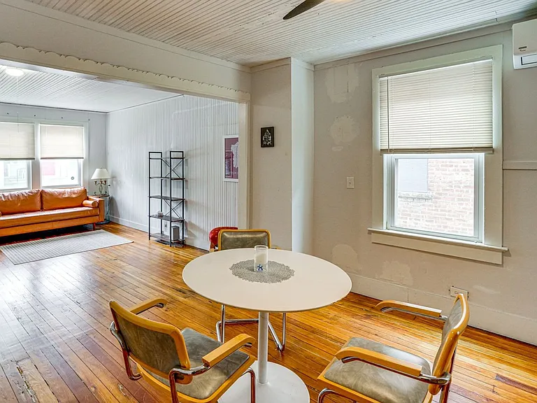 442 Columbia St — Photo 8