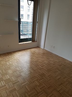 4th image of 1 Irving Pl APT V7j