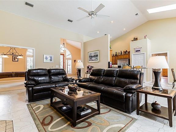 3rd image of 6221 Saint Ives Blvd