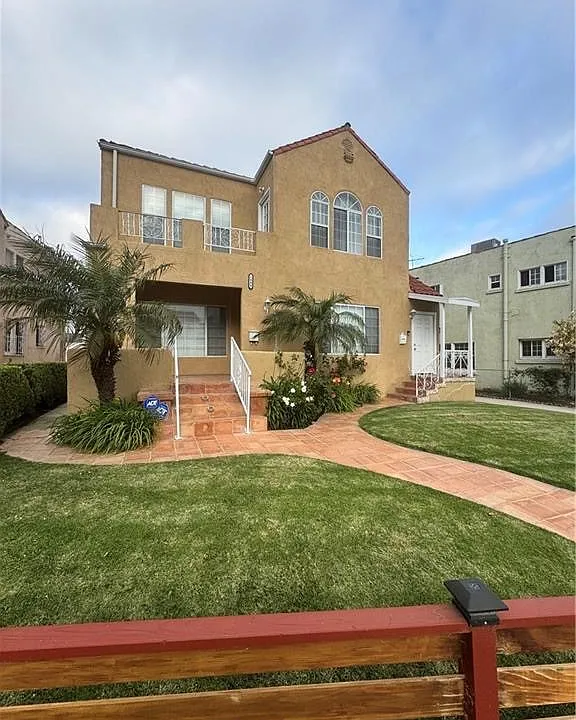 1046 S Citrus Ave