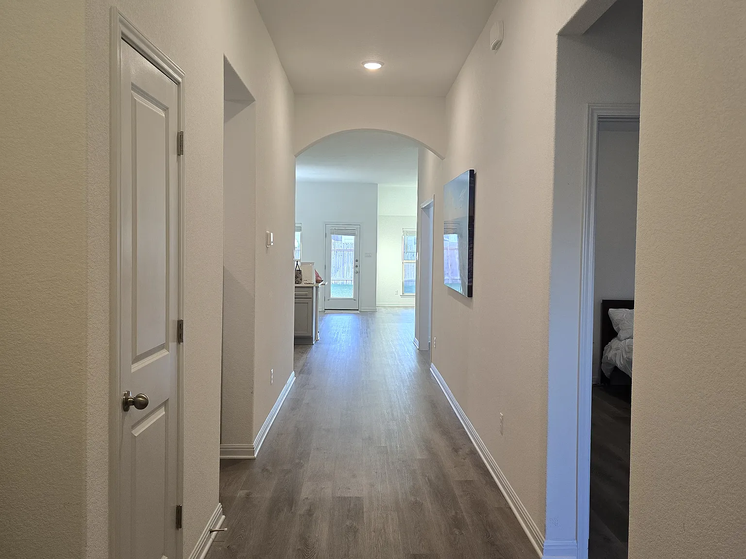 4 bed, 2198 sqft, $3,800 — Photo 3
