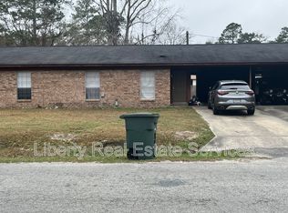 989 Live Oak Dr, Hinesville, GA 31313