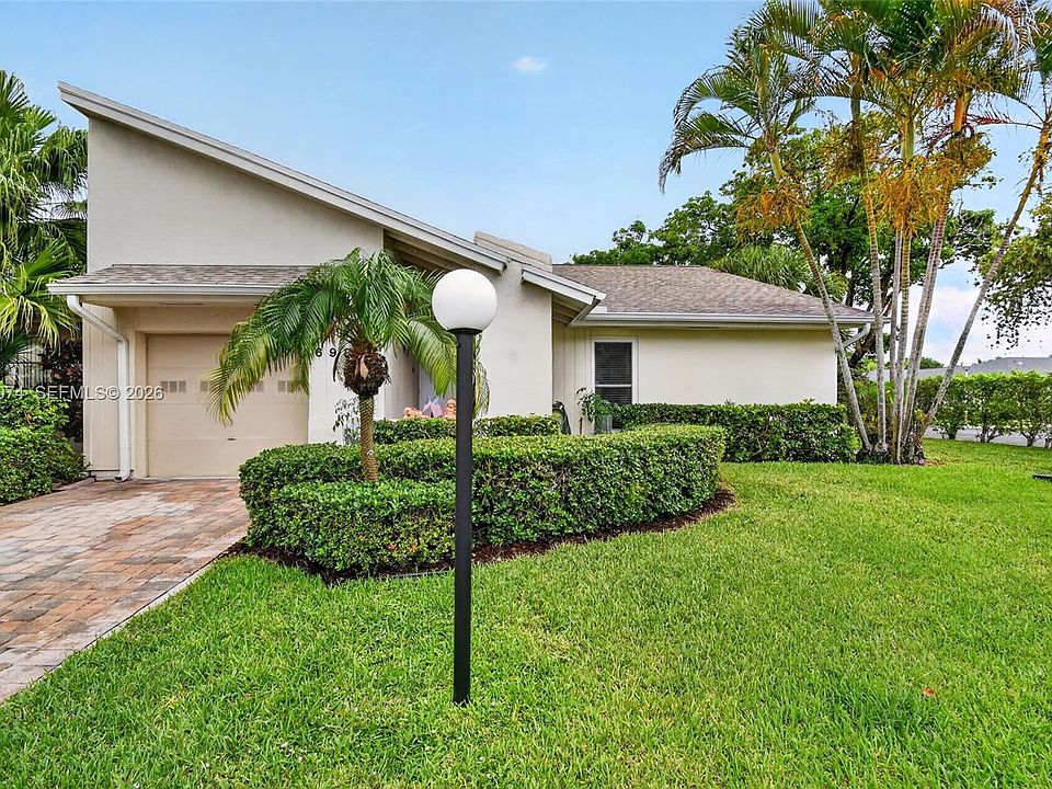 1st image of 6989 Clover Ct