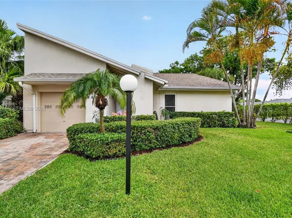 6989 Clover Ct, Lake Worth, FL 33467