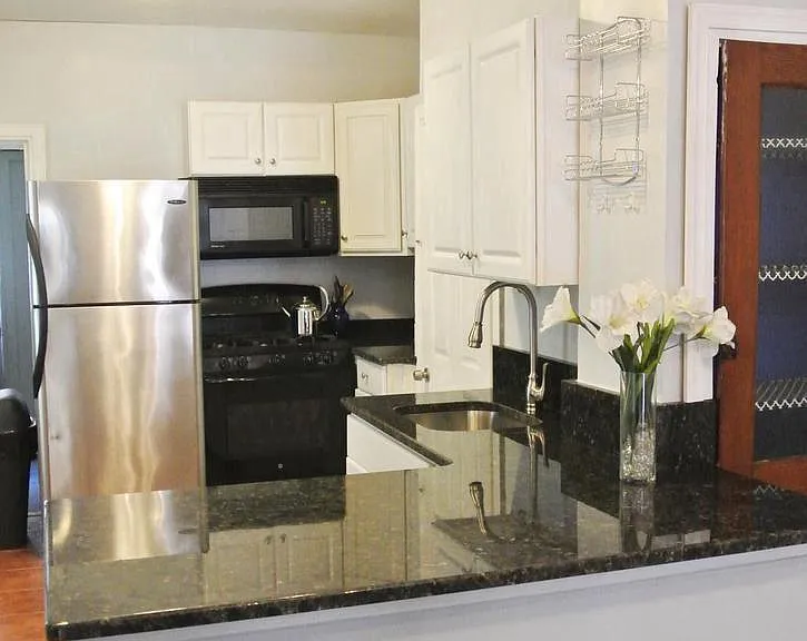 2503 Carpenter St — Photo 8