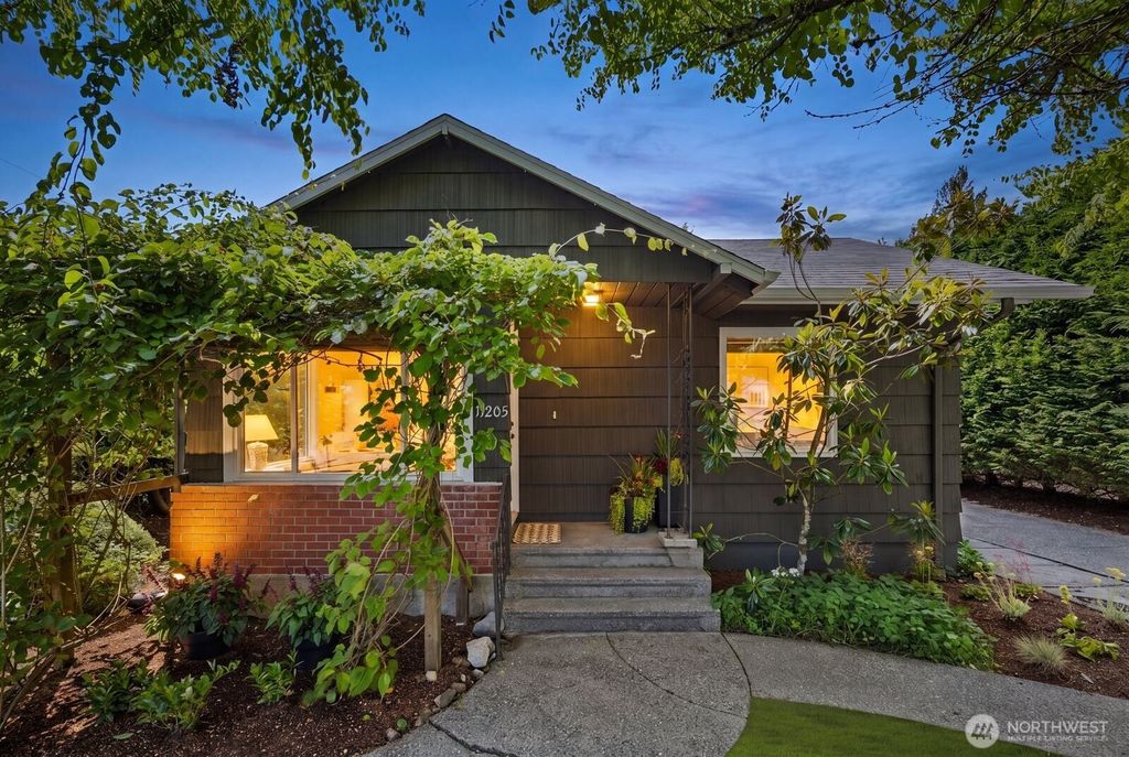 11205 Phinney Avenue N, Seattle, WA