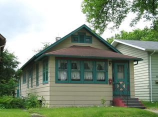 915 N 4th St, Grand Forks, ND 58203