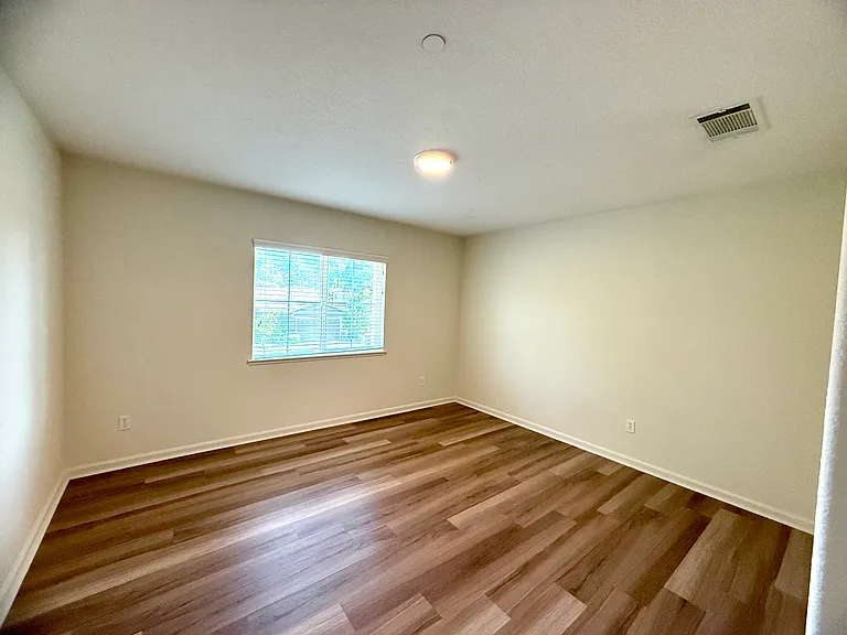 457 Effie Ct — Photo 17
