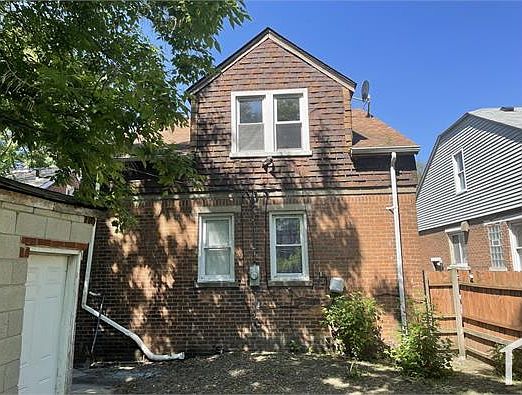 4th image of 20410 Hull Ave