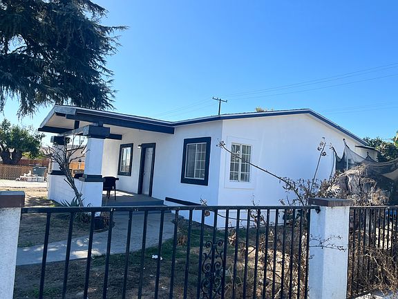 3rd image of 3951 Arden Dr #3951