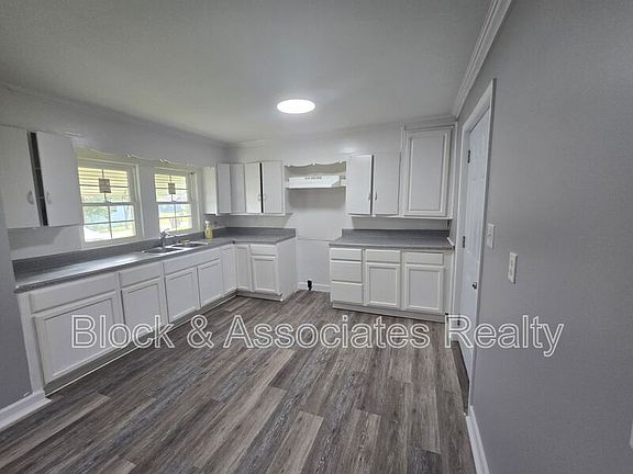 2nd image of 909 Gaines Ave
