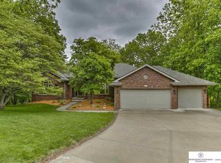 404 Dowding Ct, Bellevue, NE 68005