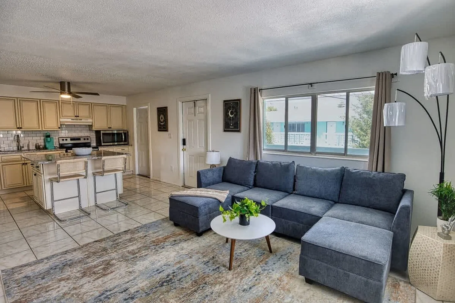 2 bed, 1.0 bath, 796 sqft, $3,052 — Photo 4