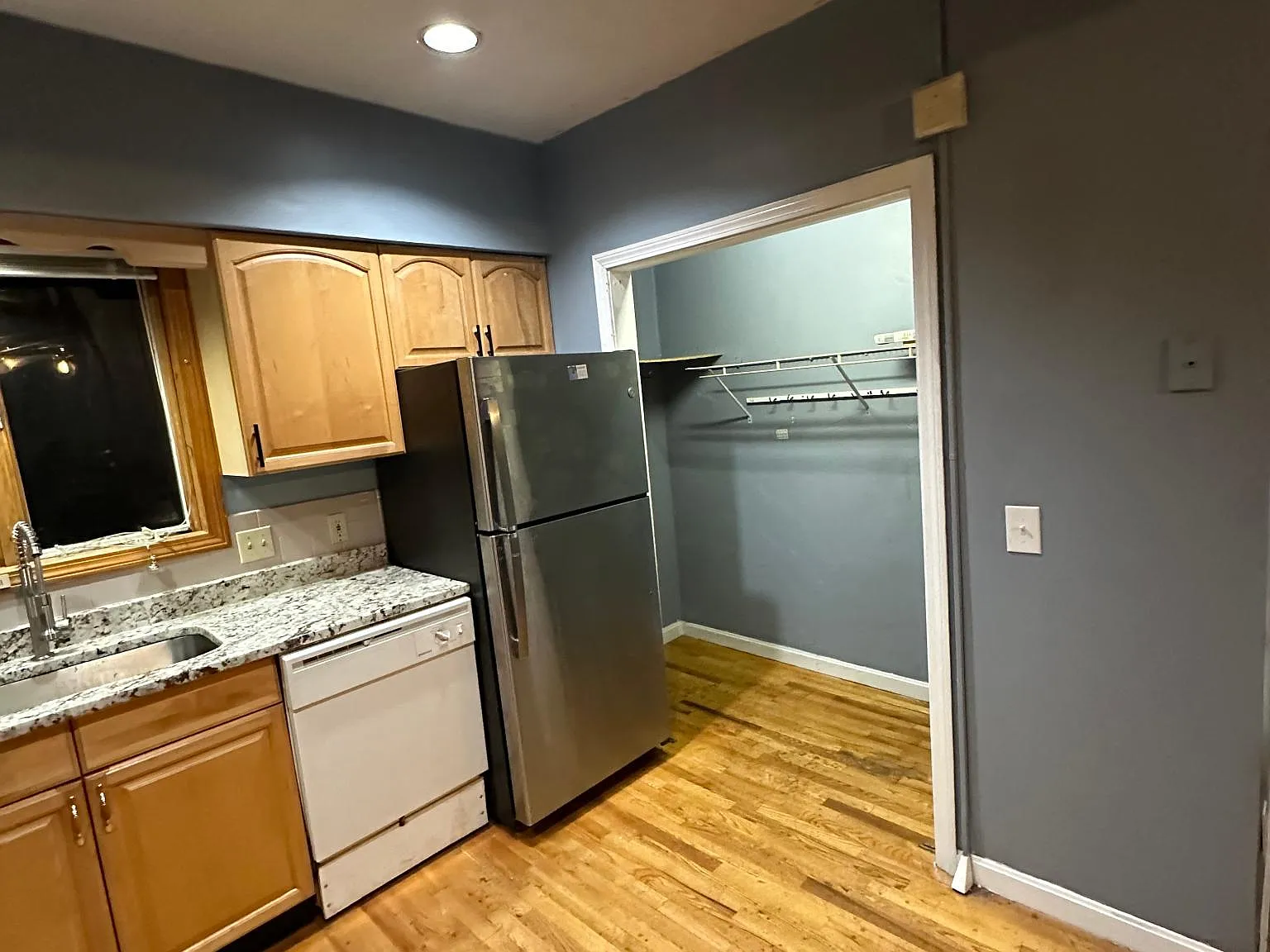 313 Estes St — Photo 2