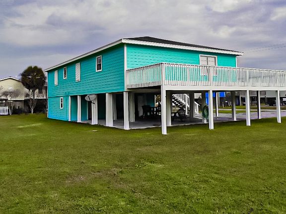 2nd image of 961 Holiday Dr