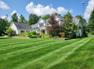 18140 Sedge Ct, Chagrin Falls, OH 44023