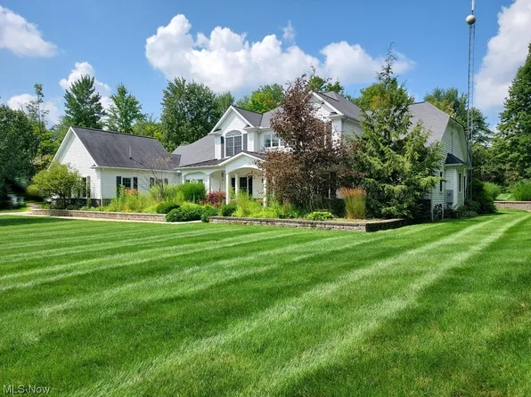18140 Sedge Ct, Chagrin Falls, OH 44023