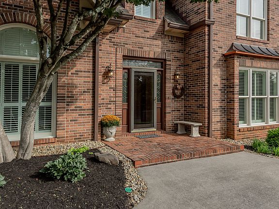 5th image of 822 Glensprings Dr