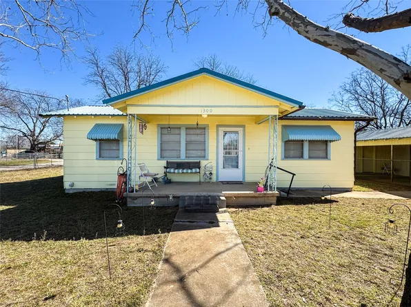 1300 Slay St, Eastland, TX 76448