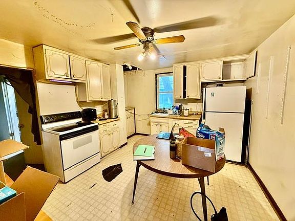 2nd image of 627 Palace Ave
