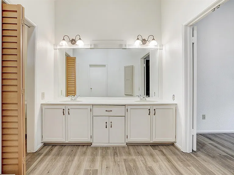 16304 Kicking Bird Dr — Photo 14