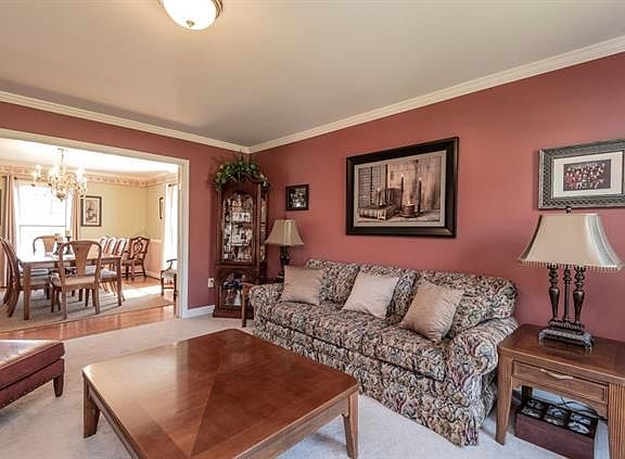 4th image of 14 Candlewood Ct
